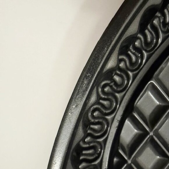 Nordic Ware Black Quilted Heart Baking Pan Aluminum 10 Cups - Picture 6 of 6